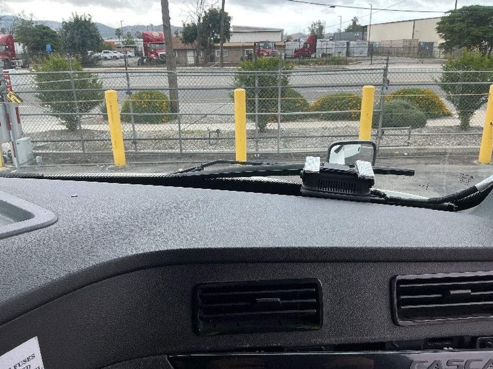 Sleeper Tractor-Heavy Duty Tractors-Freightliner-2023-T12664ST-Fontana-CA-679,419\n\t\tmiles-$ 57,000 - Image 14