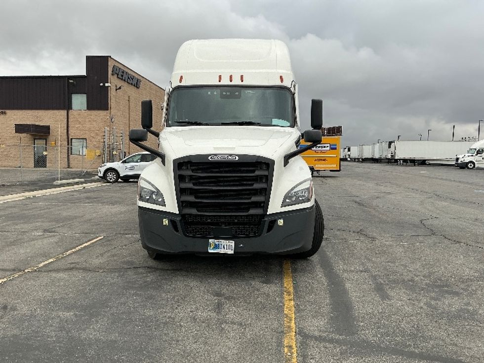Sleeper Tractor-Heavy Duty Tractors-Freightliner-2023-T12664ST-Fontana-CA-679,419\n\t\tmiles-$ 57,000 - Image 2