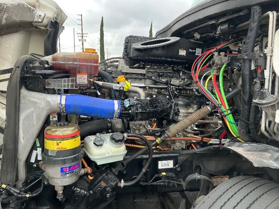 Sleeper Tractor-Heavy Duty Tractors-Freightliner-2023-T12664ST-Fontana-CA-679,419\n\t\tmiles-$ 57,000 - Image 21