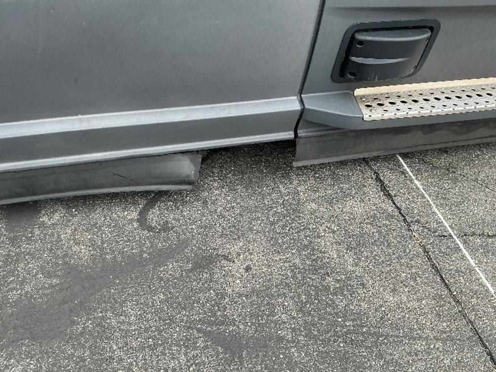 Sleeper Tractor-Heavy Duty Tractors-Freightliner-2023-T12664ST-Fontana-CA-679,419\n\t\tmiles-$ 57,000 - Image 22