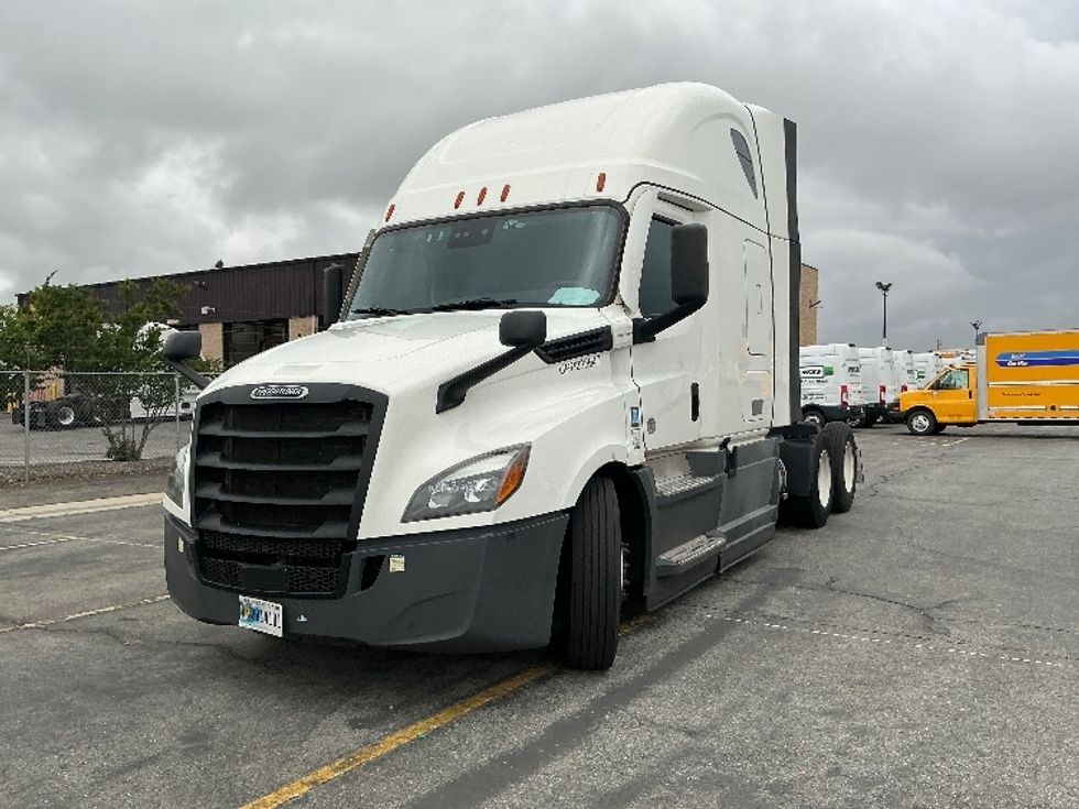 Sleeper Tractor-Heavy Duty Tractors-Freightliner-2023-T12664ST-Fontana-CA-679,419\n\t\tmiles-$ 57,000 - Image 3