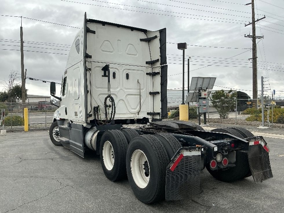 Sleeper Tractor-Heavy Duty Tractors-Freightliner-2023-T12664ST-Fontana-CA-679,419\n\t\tmiles-$ 57,000 - Image 5