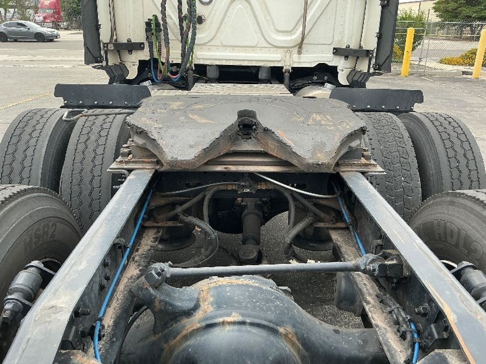 Sleeper Tractor-Heavy Duty Tractors-Freightliner-2023-T12664ST-Fontana-CA-679,419\n\t\tmiles-$ 57,000 - Image 6