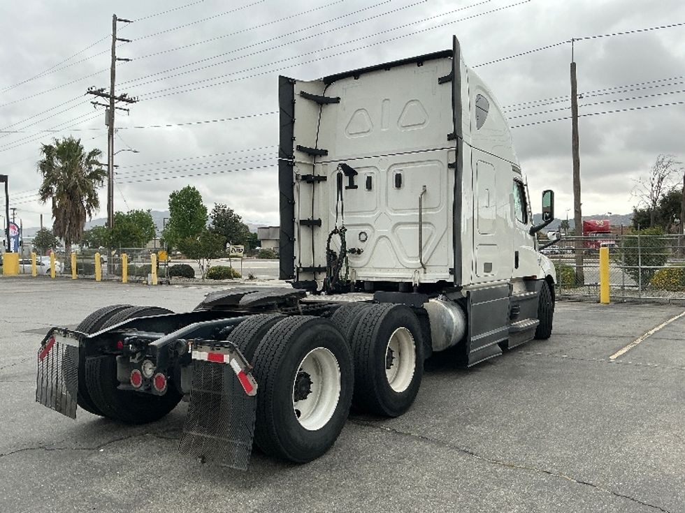 Sleeper Tractor-Heavy Duty Tractors-Freightliner-2023-T12664ST-Fontana-CA-679,419\n\t\tmiles-$ 57,000 - Image 7