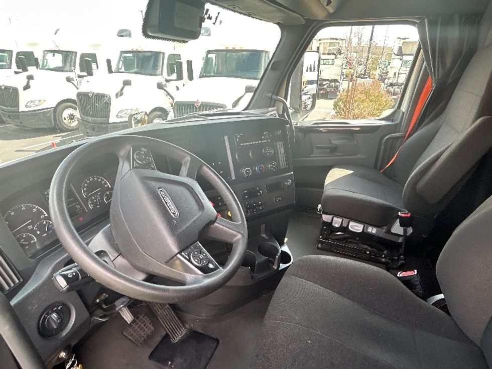 Sleeper Tractor-Heavy Duty Tractors-Freightliner-2023-T12664ST-Fontana-CA-688,781\n\t\tmiles-$ 60,000 - Image 10