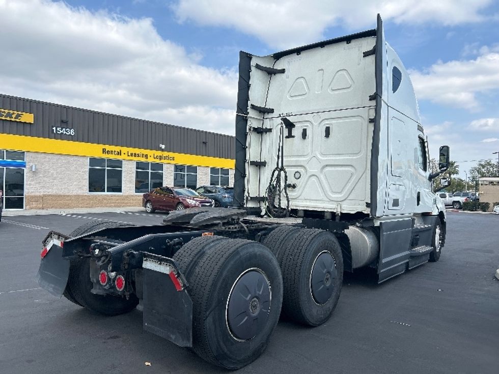 Sleeper Tractor-Heavy Duty Tractors-Freightliner-2023-T12664ST-Fontana-CA-688,781\n\t\tmiles-$ 60,000 - Image 7