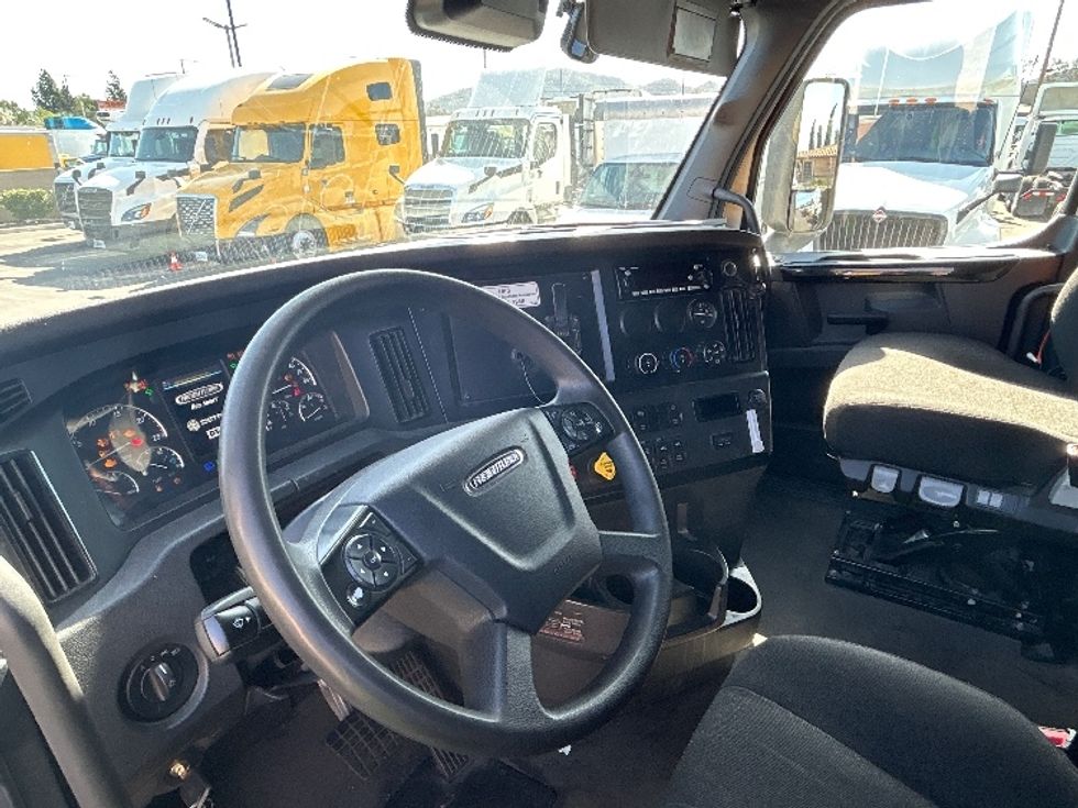 Sleeper Tractor-Heavy Duty Tractors-Freightliner-2023-T12664ST-Fontana-CA-702,605\n\t\tmiles-$ 58,500 - Image 10