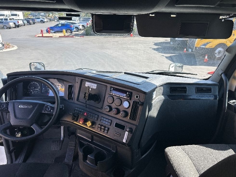 Sleeper Tractor-Heavy Duty Tractors-Freightliner-2023-T12664ST-Fontana-CA-702,605\n\t\tmiles-$ 58,500 - Image 12