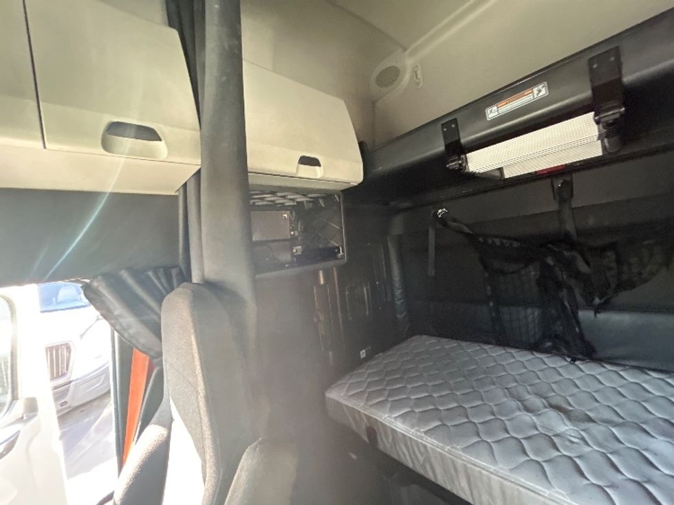 Sleeper Tractor-Heavy Duty Tractors-Freightliner-2023-T12664ST-Fontana-CA-702,605\n\t\tmiles-$ 58,500 - Image 19