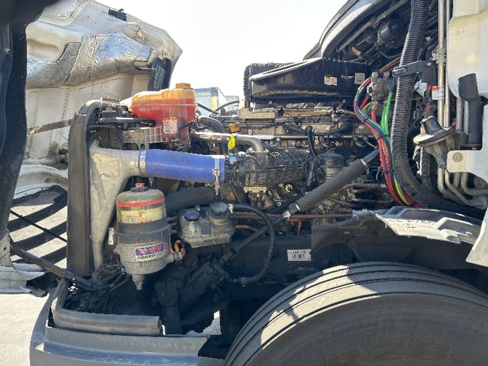 Sleeper Tractor-Heavy Duty Tractors-Freightliner-2023-T12664ST-Fontana-CA-702,605\n\t\tmiles-$ 58,500 - Image 21