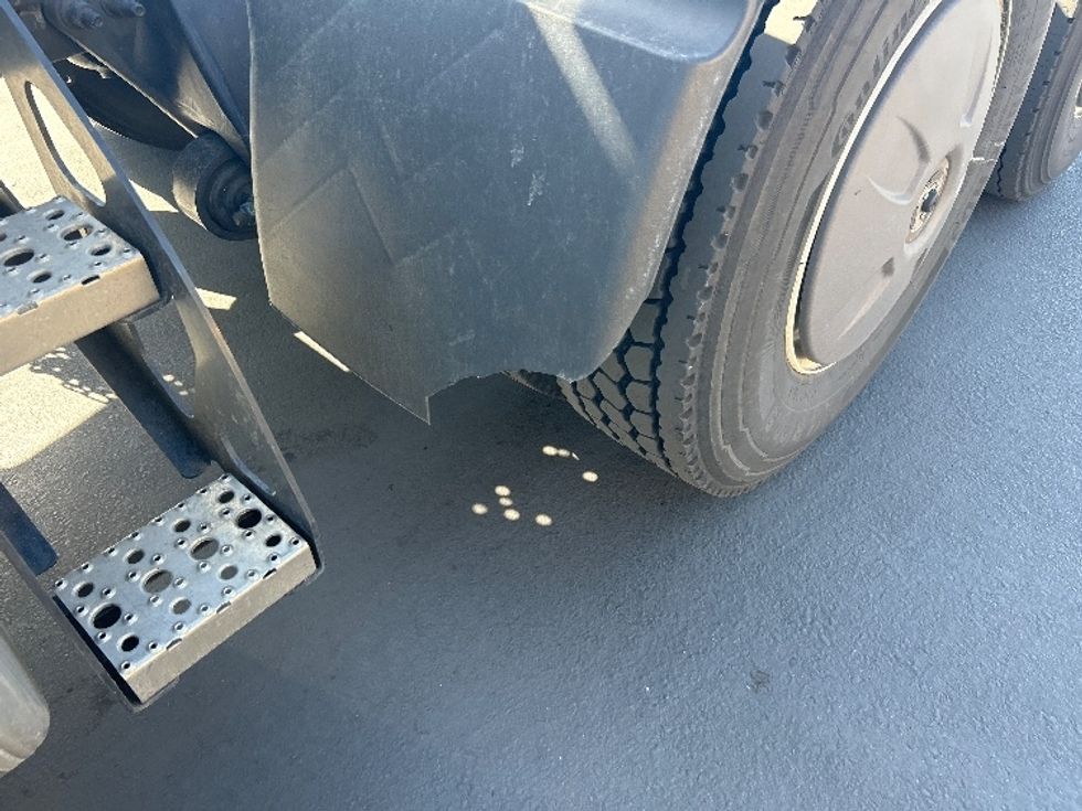 Sleeper Tractor-Heavy Duty Tractors-Freightliner-2023-T12664ST-Fontana-CA-702,605\n\t\tmiles-$ 58,500 - Image 23