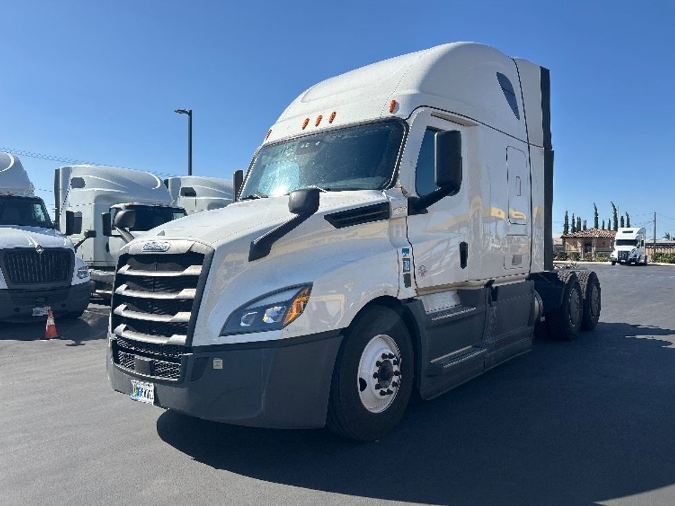 Sleeper Tractor-Heavy Duty Tractors-Freightliner-2023-T12664ST-Fontana-CA-702,605\n\t\tmiles-$ 58,500 - Image 3