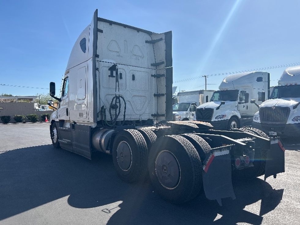 Sleeper Tractor-Heavy Duty Tractors-Freightliner-2023-T12664ST-Fontana-CA-702,605\n\t\tmiles-$ 58,500 - Image 5
