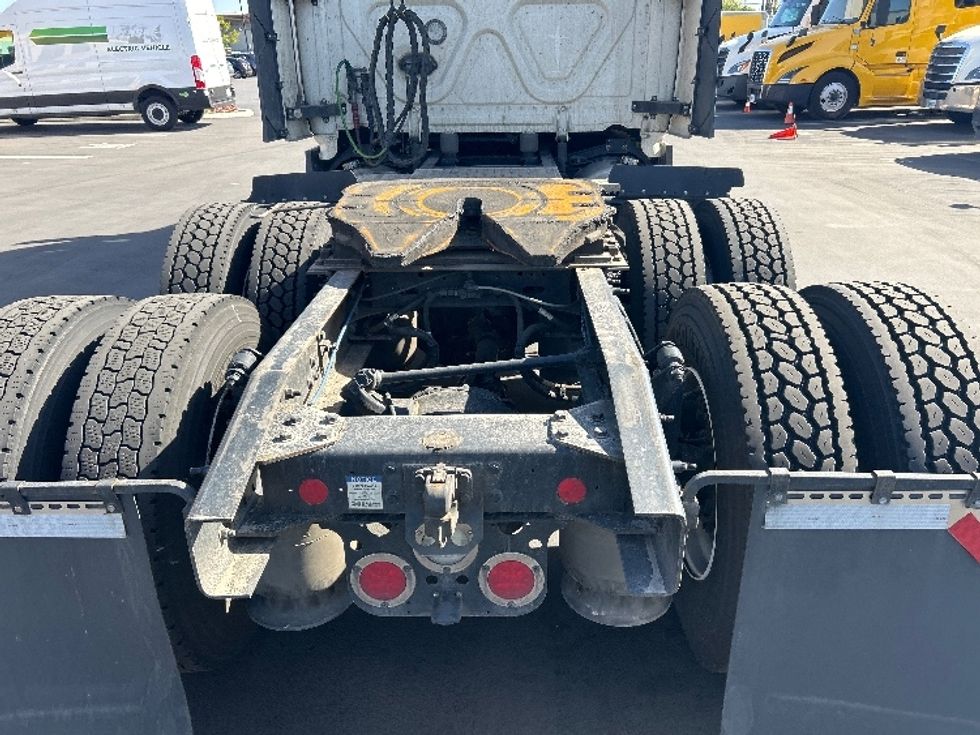 Sleeper Tractor-Heavy Duty Tractors-Freightliner-2023-T12664ST-Fontana-CA-702,605\n\t\tmiles-$ 58,500 - Image 6