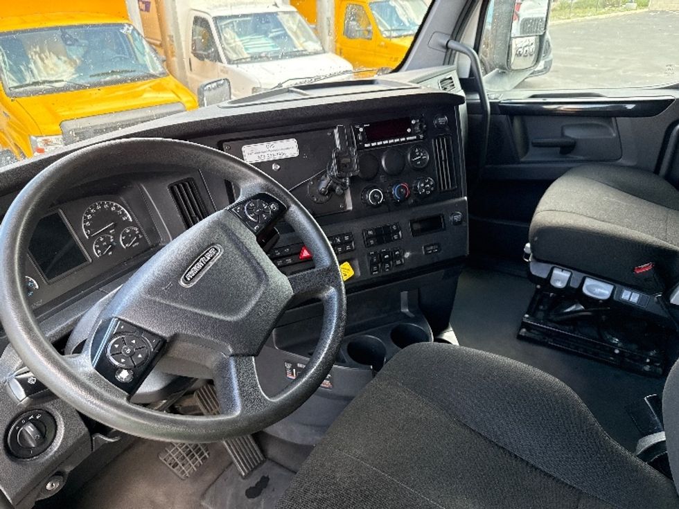 Sleeper Tractor-Heavy Duty Tractors-Freightliner-2023-T12664ST-Fontana-CA-704,585\n\t\tmiles-$ 56,250 - Image 10