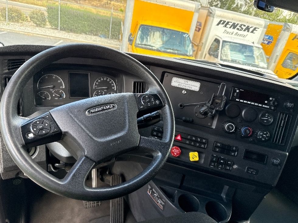 Sleeper Tractor-Heavy Duty Tractors-Freightliner-2023-T12664ST-Fontana-CA-704,585\n\t\tmiles-$ 56,250 - Image 11