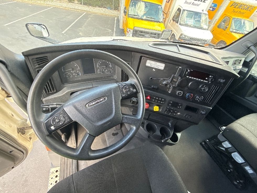 Sleeper Tractor-Heavy Duty Tractors-Freightliner-2023-T12664ST-Fontana-CA-704,585\n\t\tmiles-$ 56,250 - Image 12