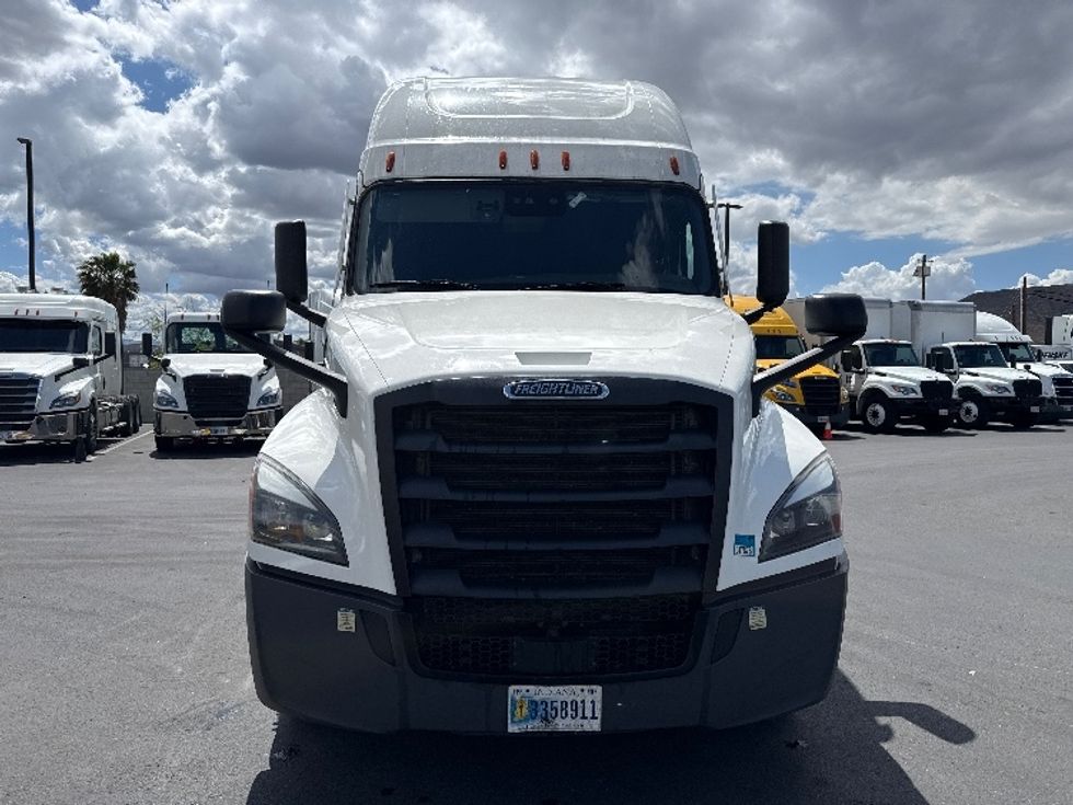 Sleeper Tractor-Heavy Duty Tractors-Freightliner-2023-T12664ST-Fontana-CA-704,585\n\t\tmiles-$ 56,250 - Image 2