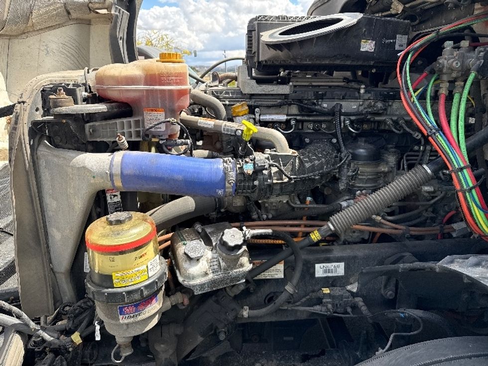 Sleeper Tractor-Heavy Duty Tractors-Freightliner-2023-T12664ST-Fontana-CA-704,585\n\t\tmiles-$ 56,250 - Image 21