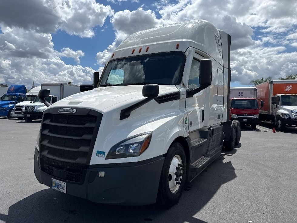 Sleeper Tractor-Heavy Duty Tractors-Freightliner-2023-T12664ST-Fontana-CA-704,585\n\t\tmiles-$ 56,250 - Image 3