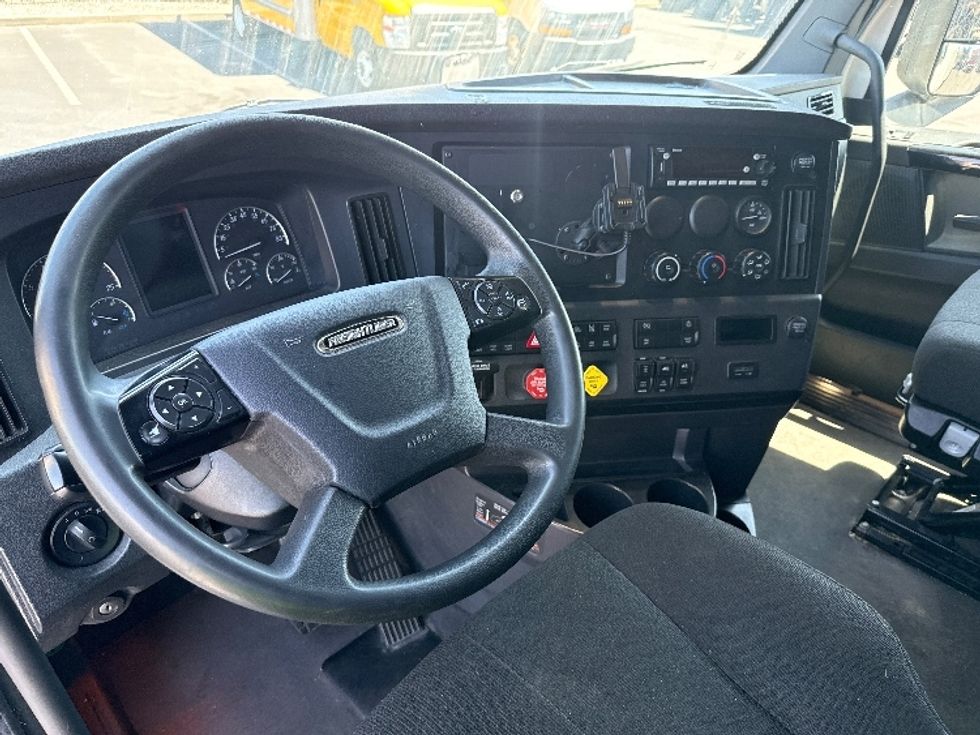 Sleeper Tractor-Heavy Duty Tractors-Freightliner-2023-T12664ST-Fontana-CA-732,558\n\t\tmiles-$ 53,000 - Image 10