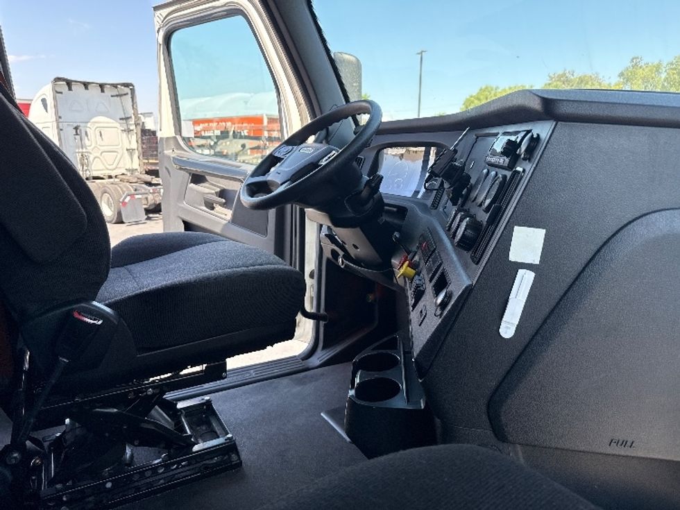 Sleeper Tractor-Heavy Duty Tractors-Freightliner-2023-T12664ST-Fontana-CA-732,558\n\t\tmiles-$ 53,000 - Image 15