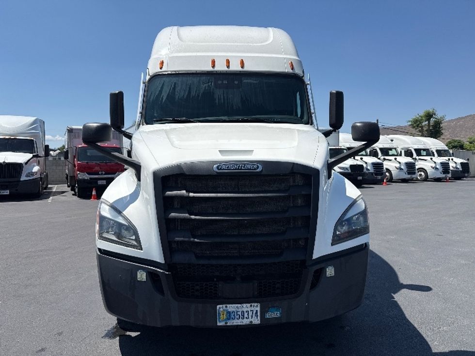Sleeper Tractor-Heavy Duty Tractors-Freightliner-2023-T12664ST-Fontana-CA-732,558\n\t\tmiles-$ 53,000 - Image 2