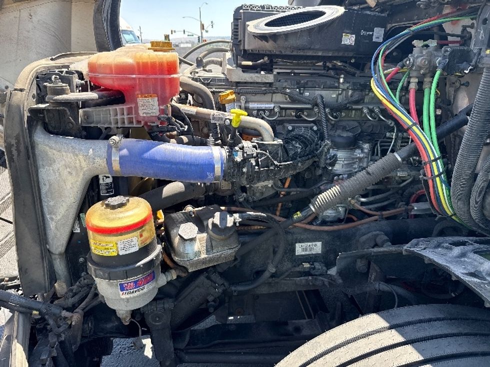 Sleeper Tractor-Heavy Duty Tractors-Freightliner-2023-T12664ST-Fontana-CA-732,558\n\t\tmiles-$ 53,000 - Image 21