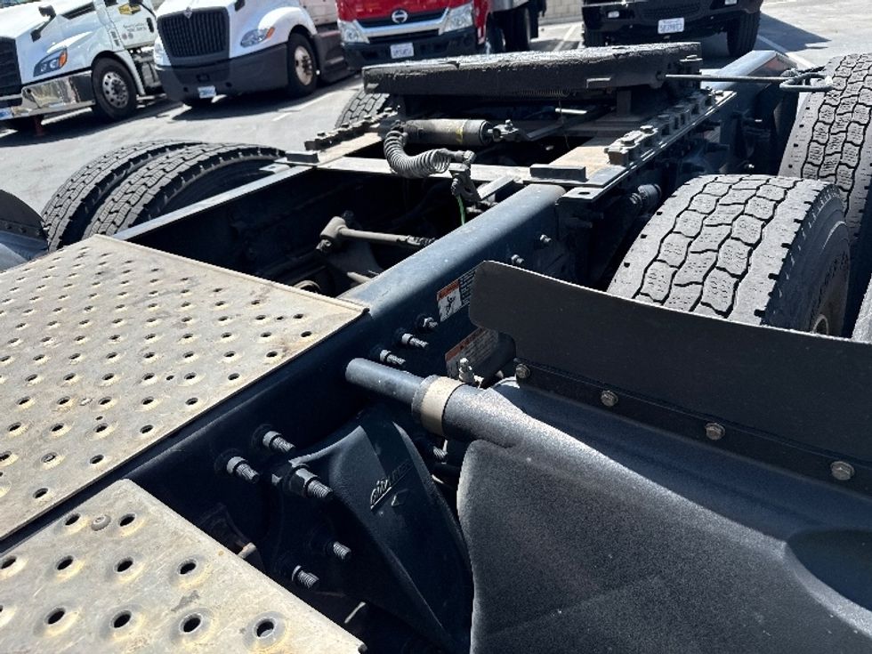 Sleeper Tractor-Heavy Duty Tractors-Freightliner-2023-T12664ST-Fontana-CA-732,558\n\t\tmiles-$ 53,000 - Image 22