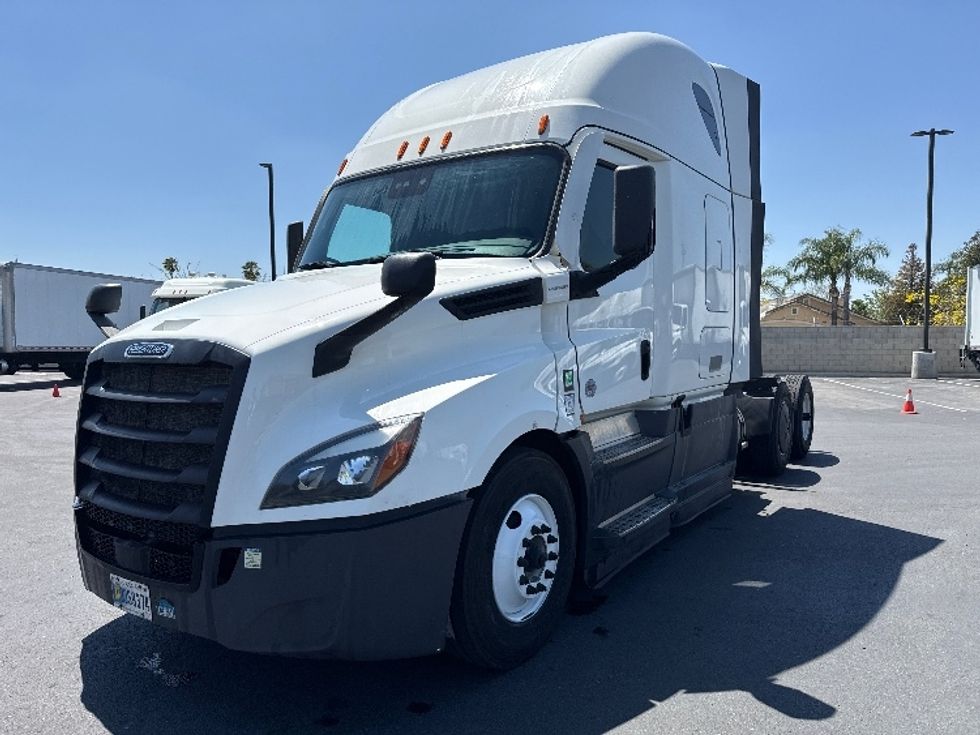 Sleeper Tractor-Heavy Duty Tractors-Freightliner-2023-T12664ST-Fontana-CA-732,558\n\t\tmiles-$ 53,000 - Image 3