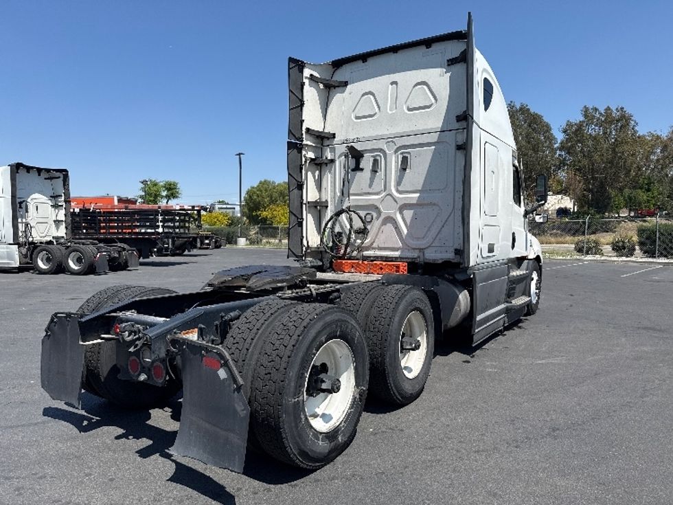 Sleeper Tractor-Heavy Duty Tractors-Freightliner-2023-T12664ST-Fontana-CA-732,558\n\t\tmiles-$ 53,000 - Image 7