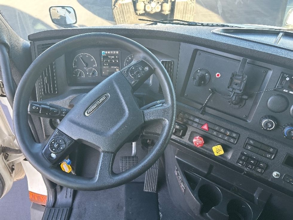 Sleeper Tractor-Heavy Duty Tractors-Freightliner-2023-T12664ST-Fontana-CA-732,665\n\t\tmiles-$ 55,250 - Image 11
