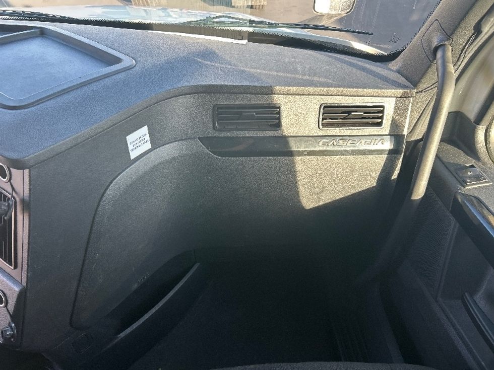 Sleeper Tractor-Heavy Duty Tractors-Freightliner-2023-T12664ST-Fontana-CA-732,665\n\t\tmiles-$ 55,250 - Image 13