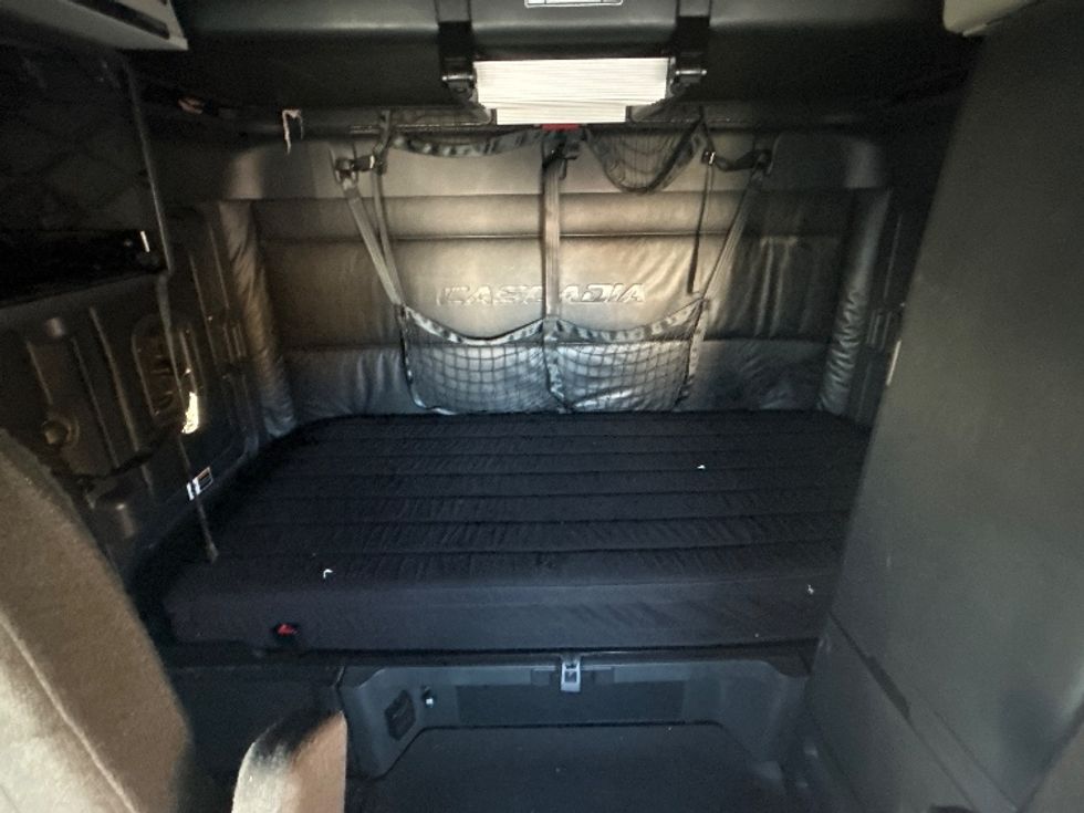 Sleeper Tractor-Heavy Duty Tractors-Freightliner-2023-T12664ST-Fontana-CA-732,665\n\t\tmiles-$ 55,250 - Image 16