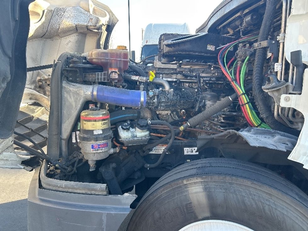 Sleeper Tractor-Heavy Duty Tractors-Freightliner-2023-T12664ST-Fontana-CA-732,665\n\t\tmiles-$ 55,250 - Image 20