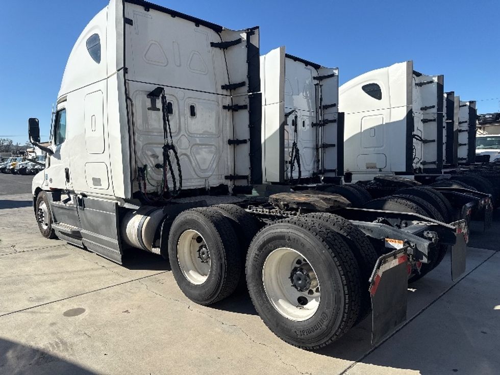Sleeper Tractor-Heavy Duty Tractors-Freightliner-2023-T12664ST-Fontana-CA-732,665\n\t\tmiles-$ 55,250 - Image 5