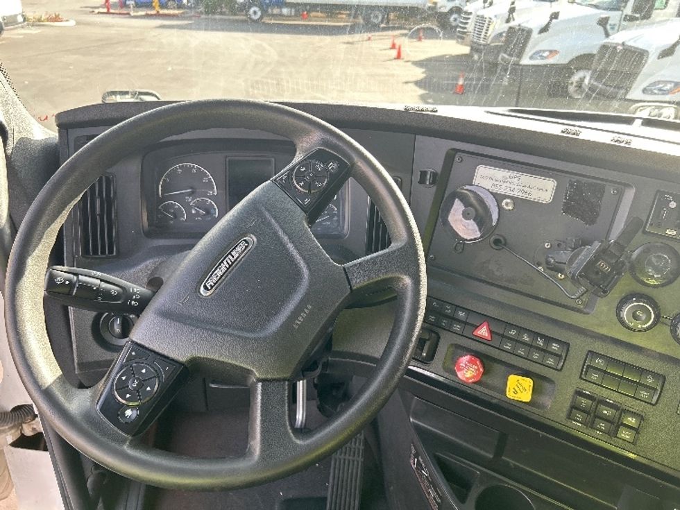 Sleeper Tractor-Heavy Duty Tractors-Freightliner-2023-T12664ST-Fontana-CA-743,064\n\t\tmiles-$ 54,250 - Image 11