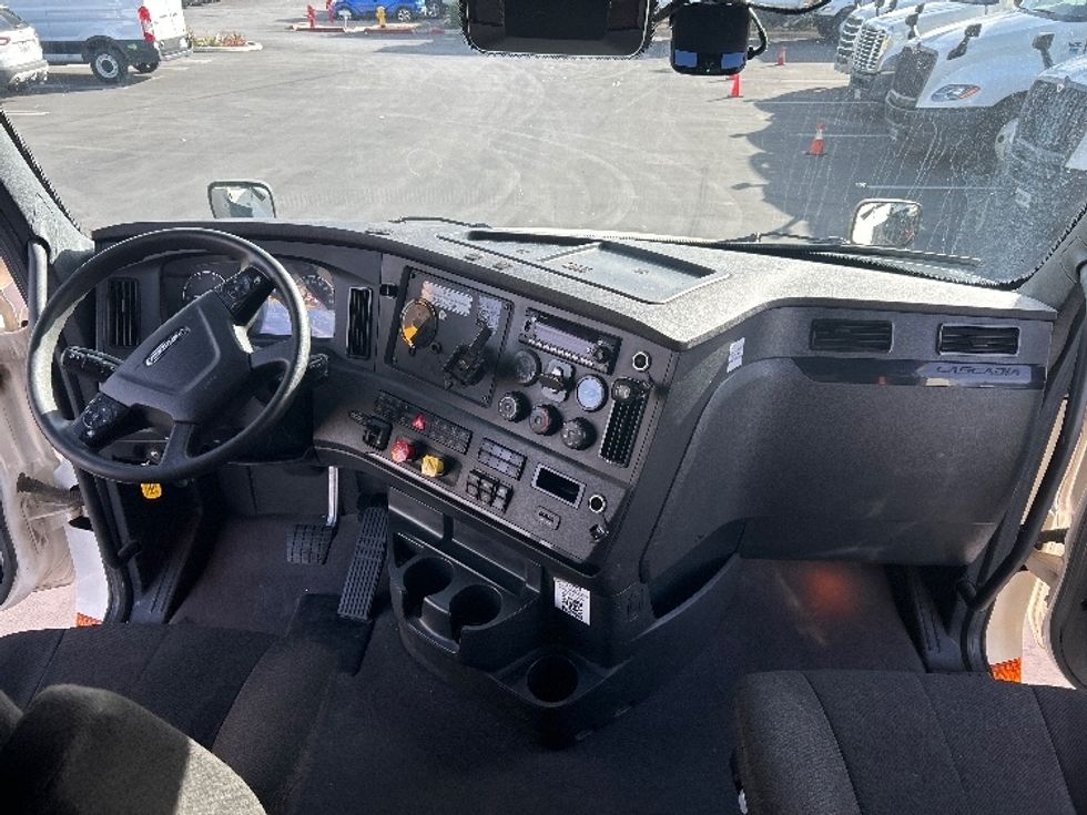 Sleeper Tractor-Heavy Duty Tractors-Freightliner-2023-T12664ST-Fontana-CA-743,064\n\t\tmiles-$ 54,250 - Image 12
