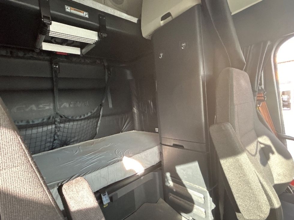 Sleeper Tractor-Heavy Duty Tractors-Freightliner-2023-T12664ST-Fontana-CA-743,064\n\t\tmiles-$ 54,250 - Image 16