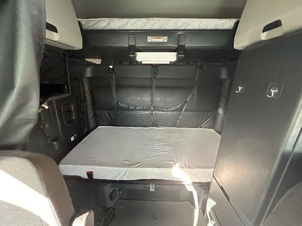 Sleeper Tractor-Heavy Duty Tractors-Freightliner-2023-T12664ST-Fontana-CA-743,064\n\t\tmiles-$ 54,250 - Image 17