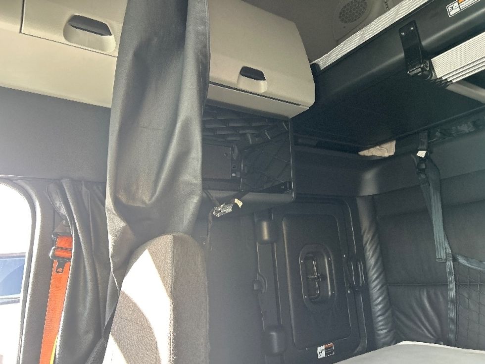 Sleeper Tractor-Heavy Duty Tractors-Freightliner-2023-T12664ST-Fontana-CA-743,064\n\t\tmiles-$ 54,250 - Image 19