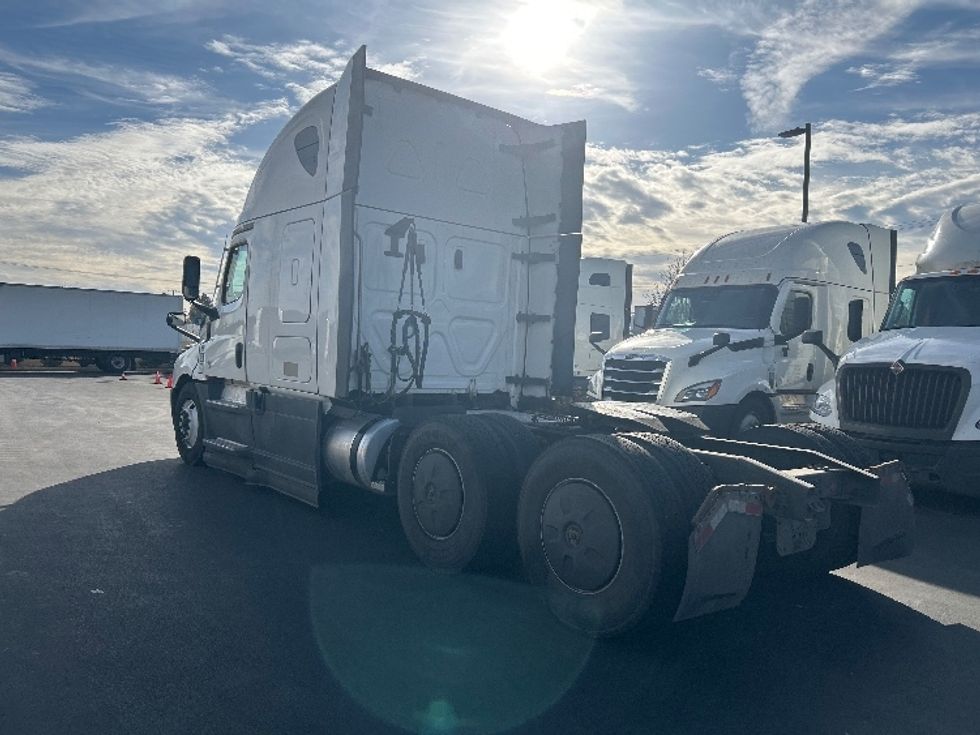 Sleeper Tractor-Heavy Duty Tractors-Freightliner-2023-T12664ST-Fontana-CA-743,064\n\t\tmiles-$ 54,250 - Image 5