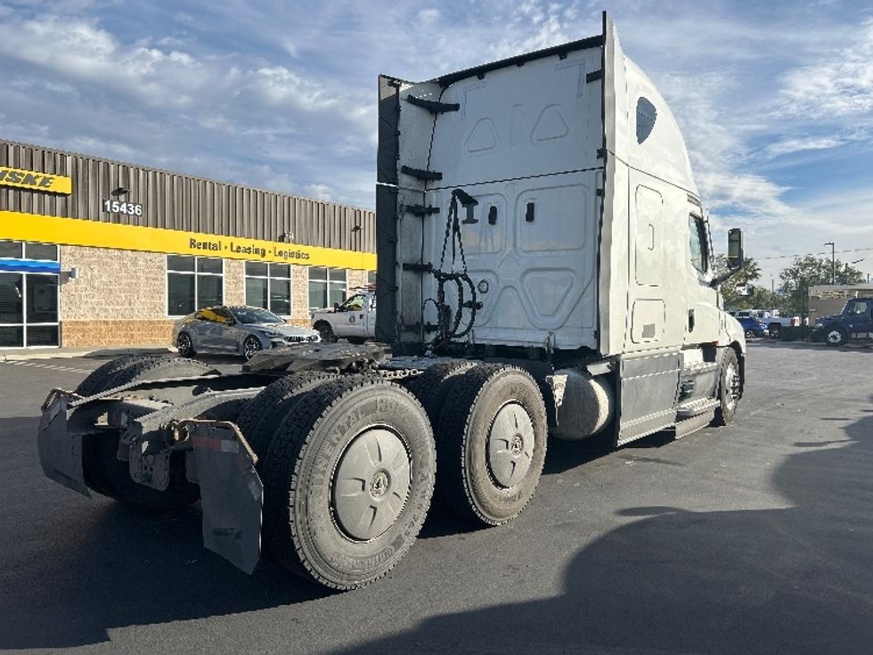 Sleeper Tractor-Heavy Duty Tractors-Freightliner-2023-T12664ST-Fontana-CA-743,064\n\t\tmiles-$ 54,250 - Image 7