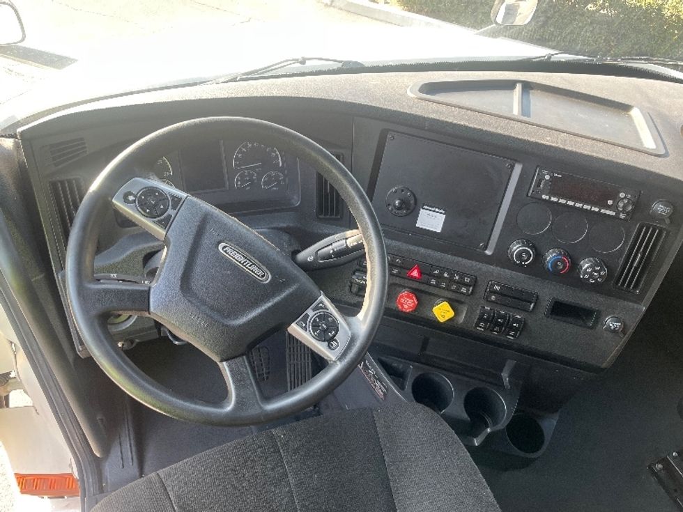 Sleeper Tractor-Heavy Duty Tractors-Freightliner-2023-T12664ST-Fontana-CA-762,285\n\t\tmiles-$ 54,500 - Image 11