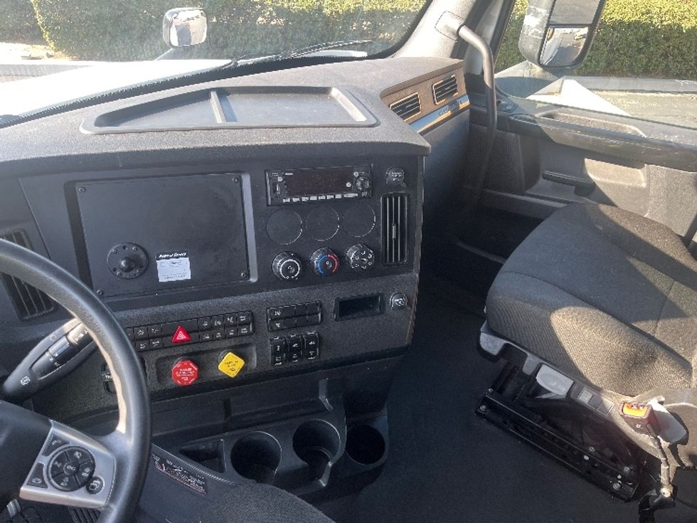 Sleeper Tractor-Heavy Duty Tractors-Freightliner-2023-T12664ST-Fontana-CA-762,285\n\t\tmiles-$ 54,500 - Image 12
