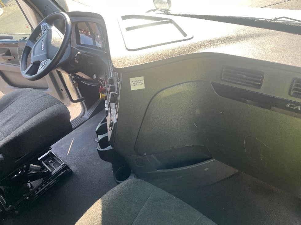 Sleeper Tractor-Heavy Duty Tractors-Freightliner-2023-T12664ST-Fontana-CA-762,285\n\t\tmiles-$ 54,500 - Image 15