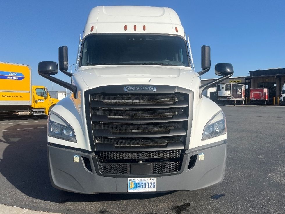 Sleeper Tractor-Heavy Duty Tractors-Freightliner-2023-T12664ST-Fontana-CA-762,285\n\t\tmiles-$ 54,500 - Image 2
