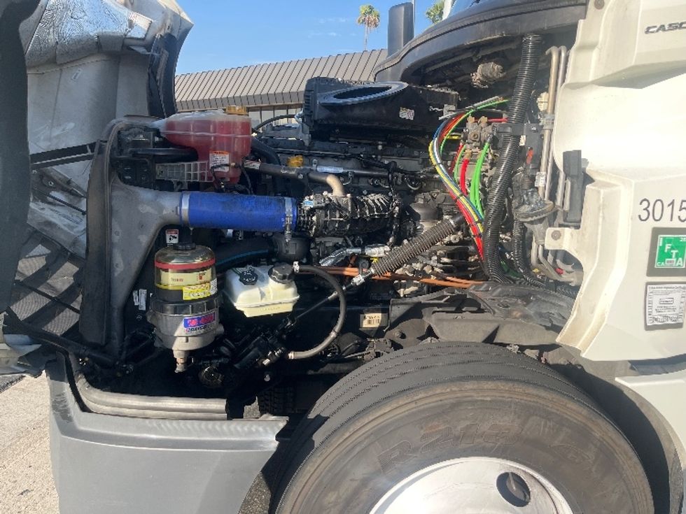 Sleeper Tractor-Heavy Duty Tractors-Freightliner-2023-T12664ST-Fontana-CA-762,285\n\t\tmiles-$ 54,500 - Image 21