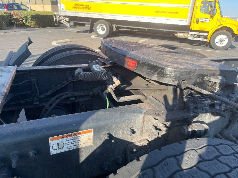 Sleeper Tractor-Heavy Duty Tractors-Freightliner-2023-T12664ST-Fontana-CA-762,285\n\t\tmiles-$ 54,500 - Image 22