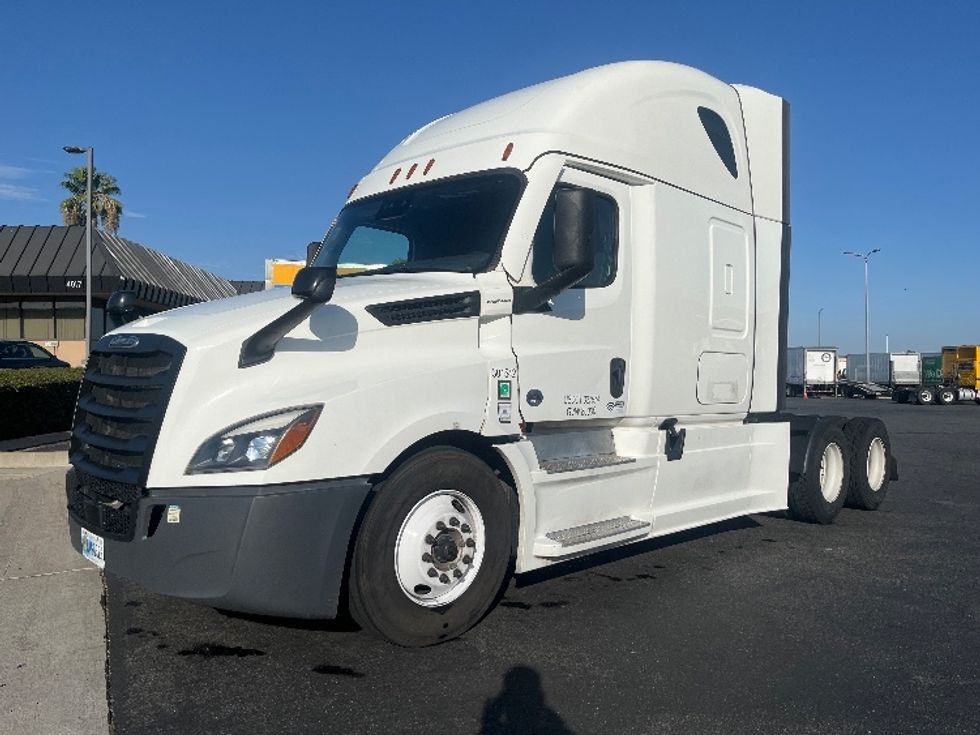 Sleeper Tractor-Heavy Duty Tractors-Freightliner-2023-T12664ST-Fontana-CA-762,285\n\t\tmiles-$ 54,500 - Image 3